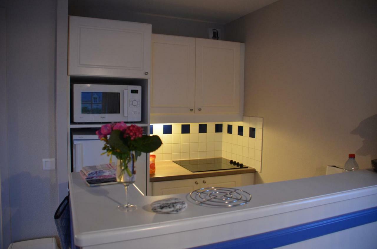 Vacances A L Ocean - T4 Grand Balcon Tout Confort - Wifi Et Parking Gratuits - Mer Plage Piscine A Environ 25 M - Centre Ville, Tous Commerces, Marche, Et Port A 10 Minutes A Pied En Longeant La Mer Guilvinec Esterno foto